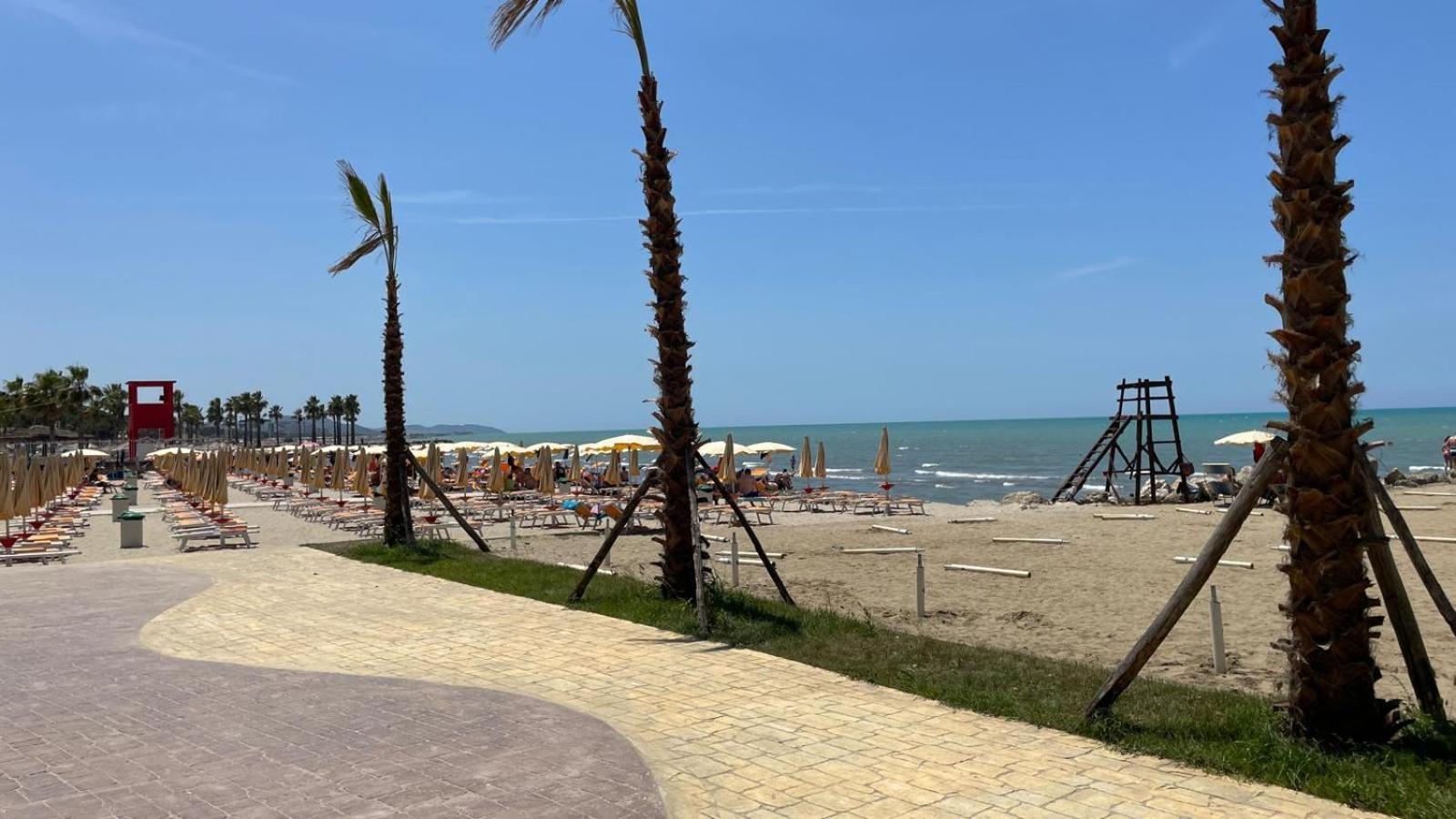 Family Beach 100 Square Metres Apartment Golem  Buitenkant foto